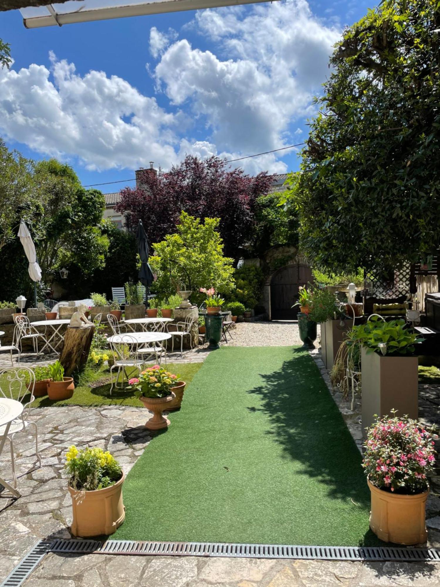 Le Manoir Du Raveyron Ξενοδοχείο Vallon-Pont-dʼArc Εξωτερικό φωτογραφία